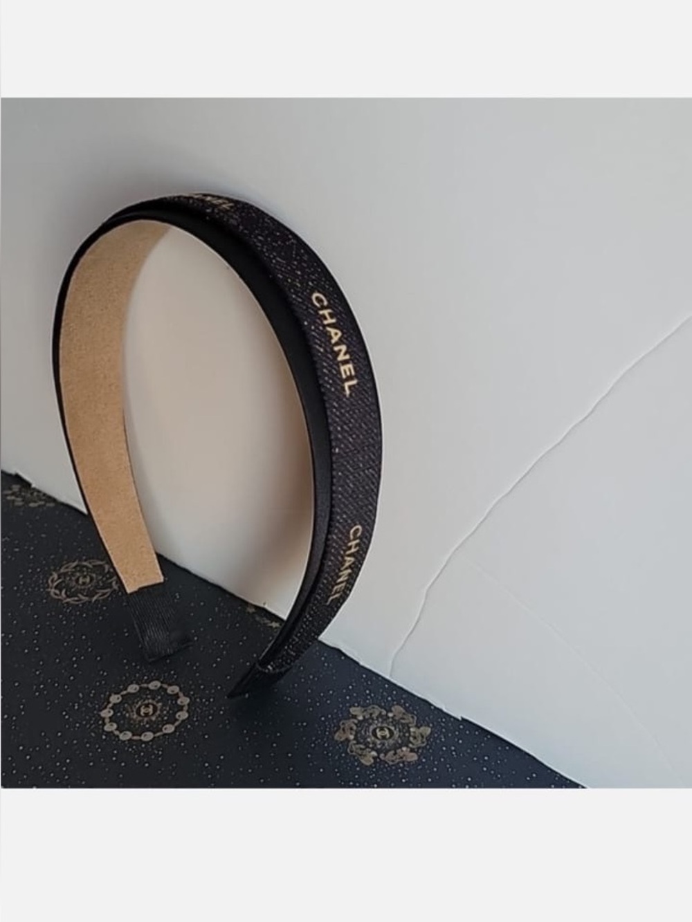 CHANEL Black Ribbon - Picture 4 of 10